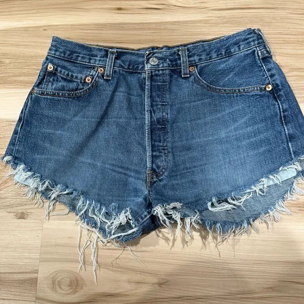 Levi’s 501 Cutoff Jean Denim Shorts Women’s 33